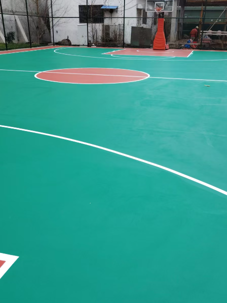 新晃 球场长期使用易出现地面开裂